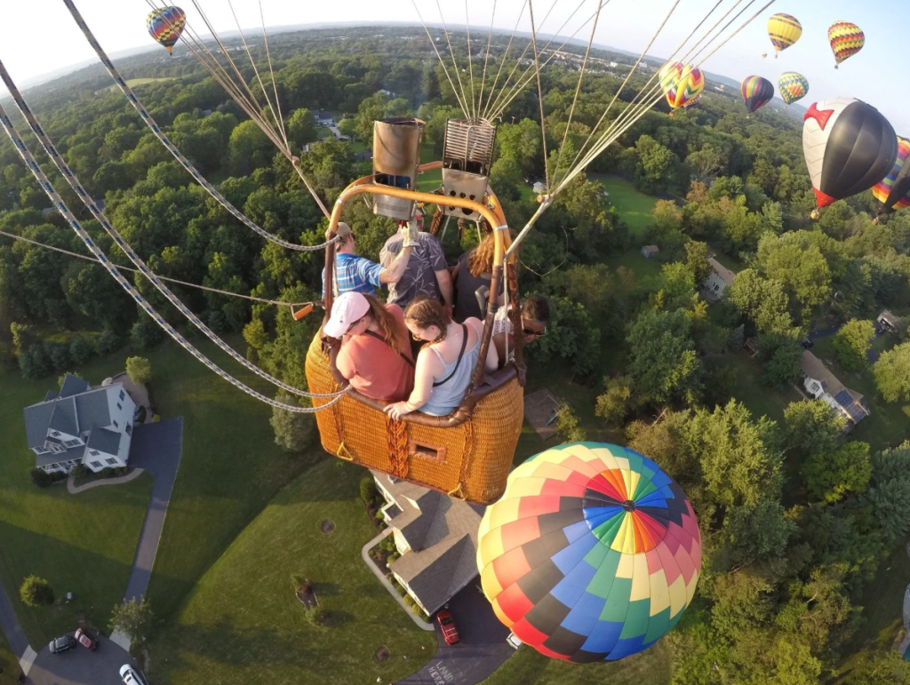 Hot air balloon above New York.