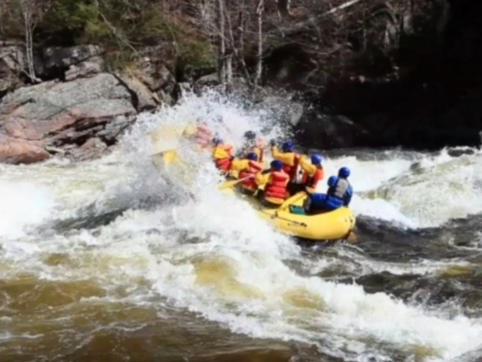 A yellow raft on the hudson river.